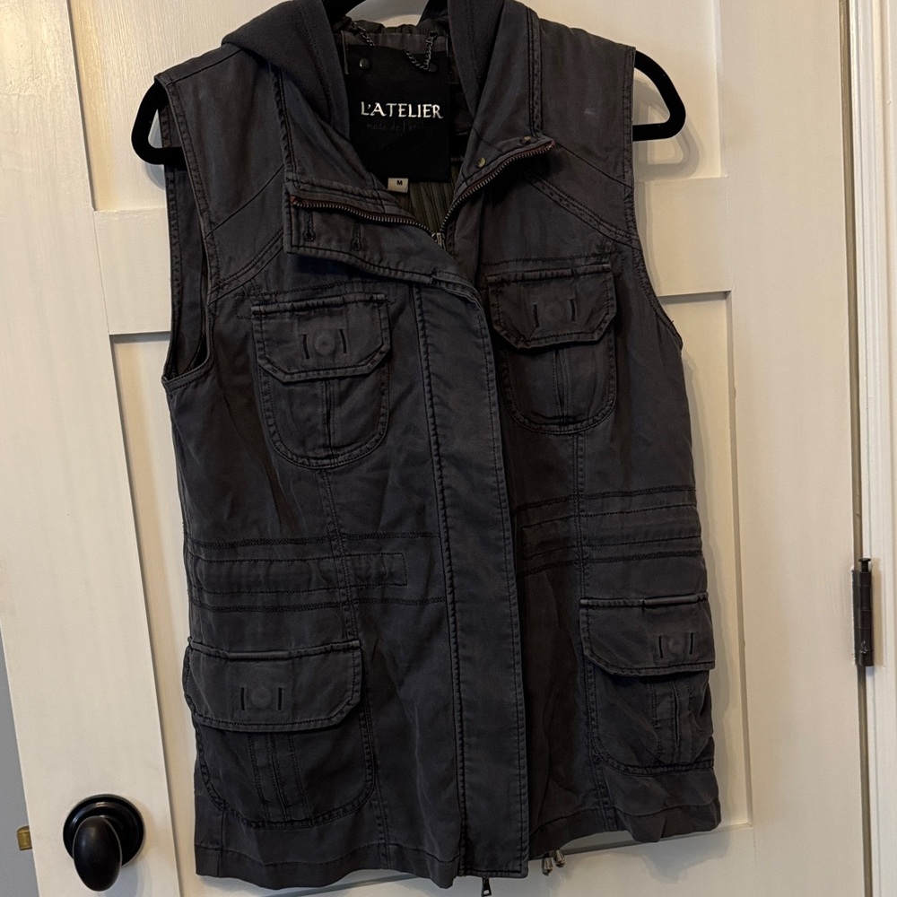 L'Atelier Gray Sleeveless Vest size Medium in Dark Gray